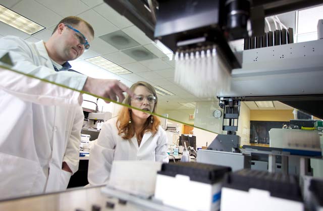 GloMax Microplate Reader integrates with robotics