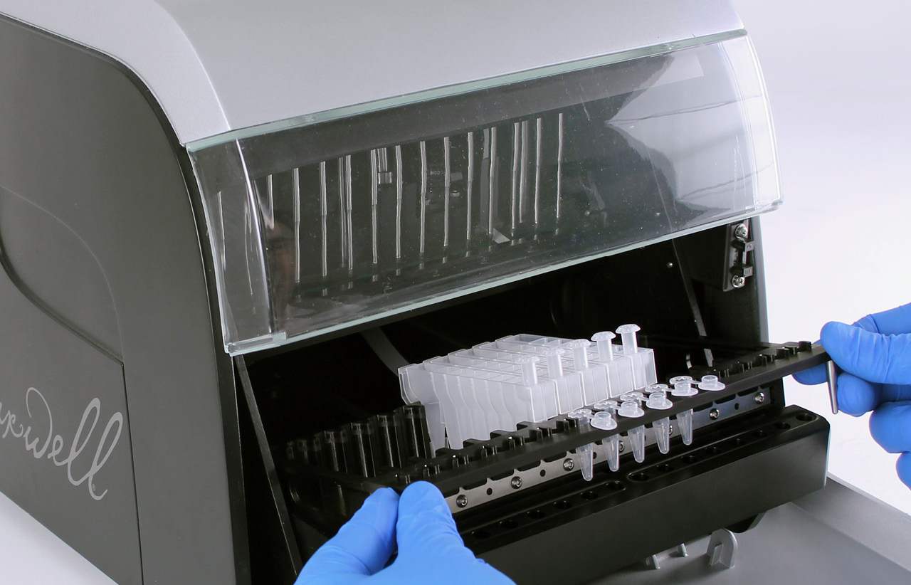 Placing samples into Maxwell FSC